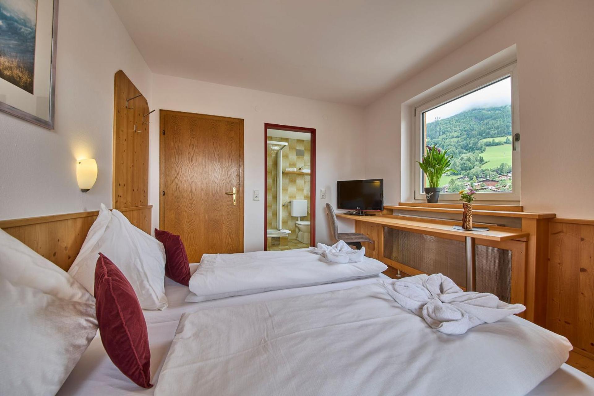 Platzhirsch Rooms - B&B - Self Check-In Пиезендорф Екстериор снимка